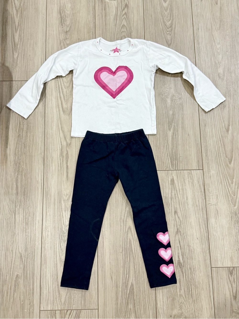 5T White Heart Top & Navy Leggings Set with Pink Hearts (Purchased at Denny’s)